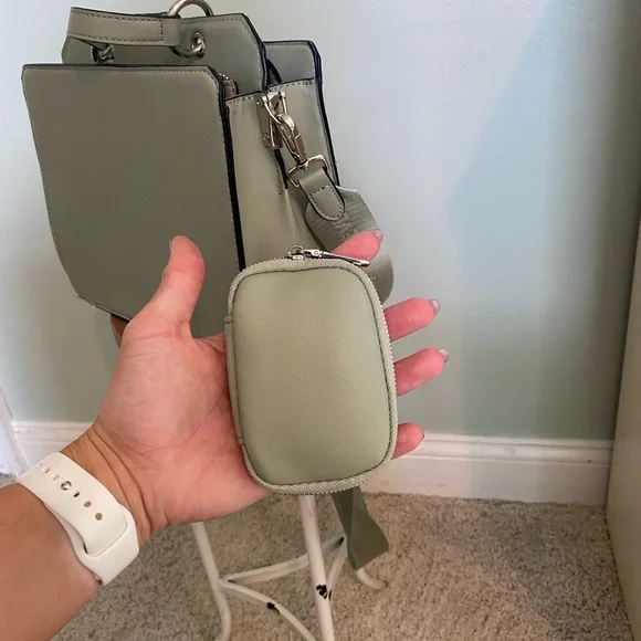 light green steve madden bevelyn convertible crossbody bag - Picture 2 of 6